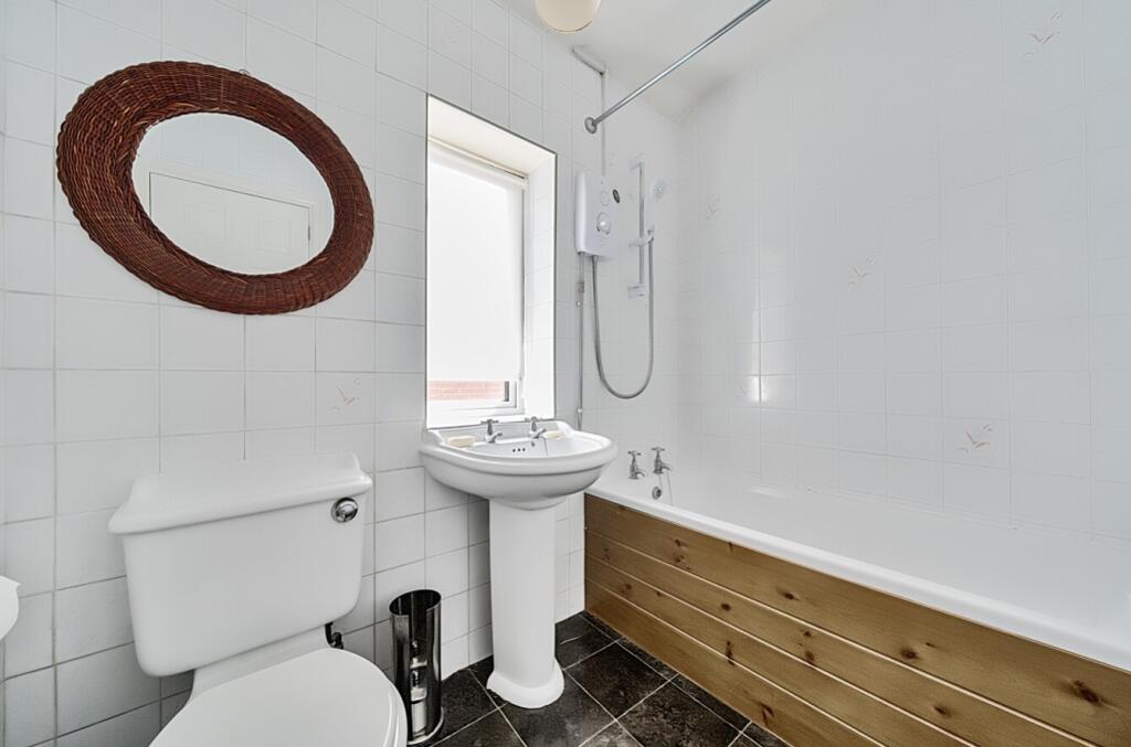 EweMove Harrogate Bathroom