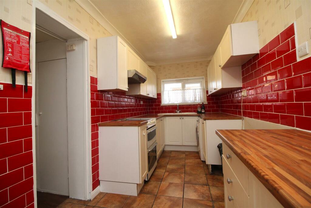 kitchen .JPG