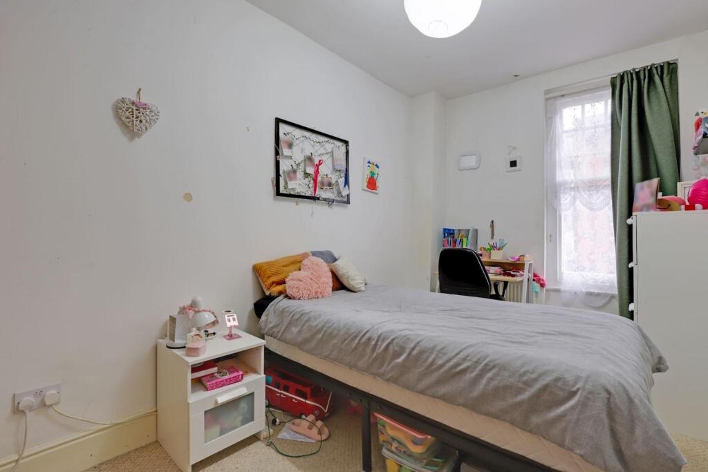 05-cabeJHPropWorld - 59a Sydneham Road - 13-medium