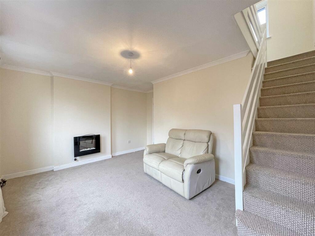 Newbury Close 37 Living Room.jpg