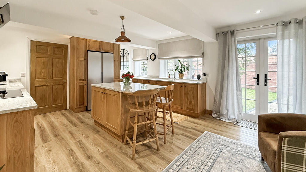 Kitchen/breakfast...