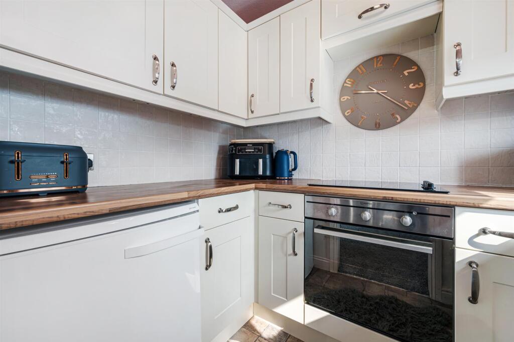 Cyril Bell Close-12 (1).jpg