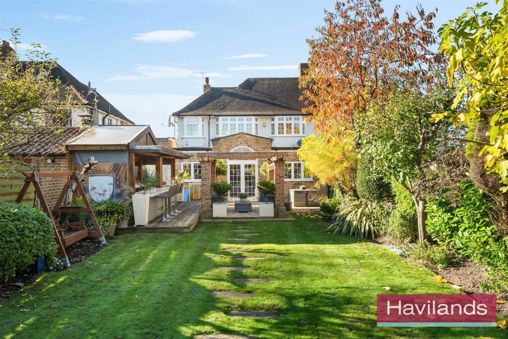 5 The Ridgeway N14 6NX-13.jpg
