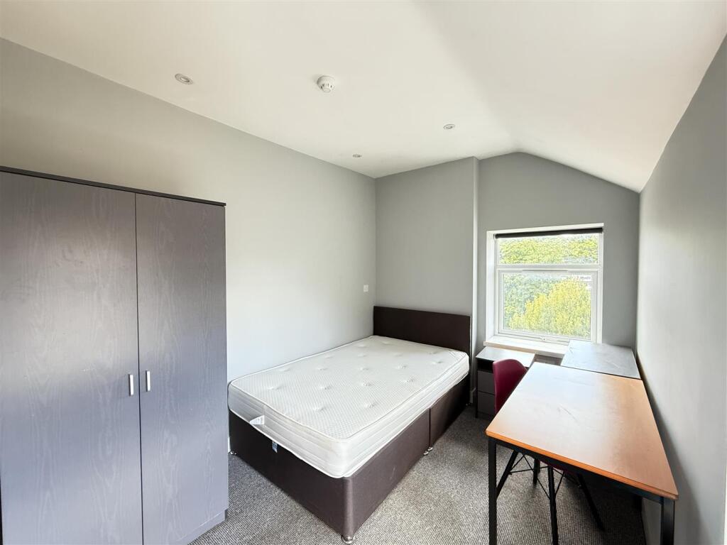 Bedroom 8.JPG