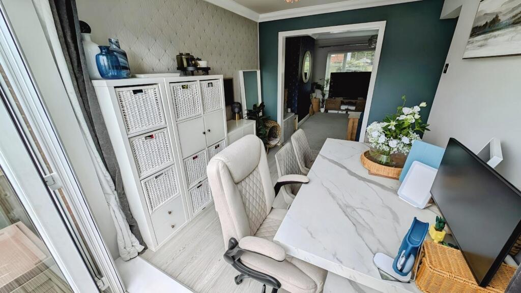 98 Finch dining 5.jpg