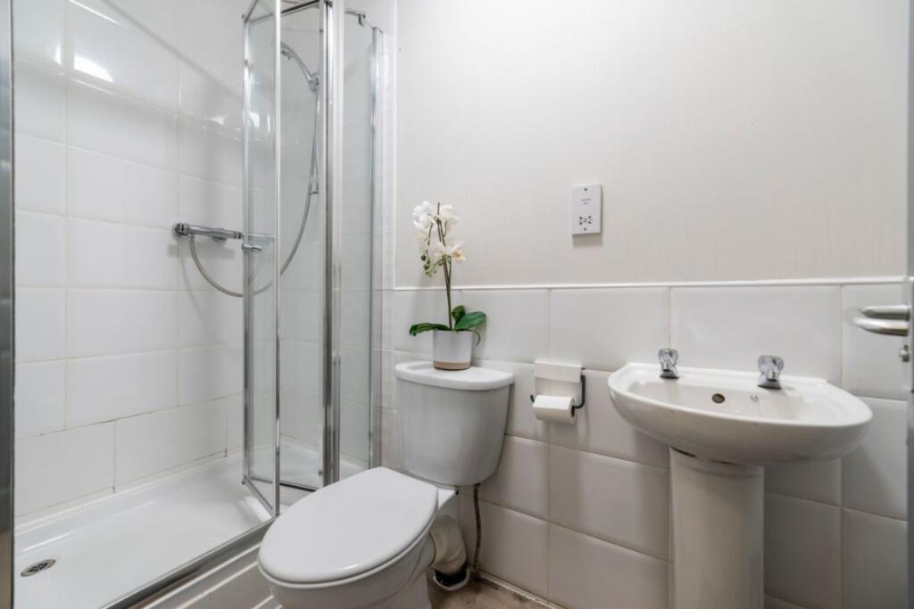 51ST - Bathroom