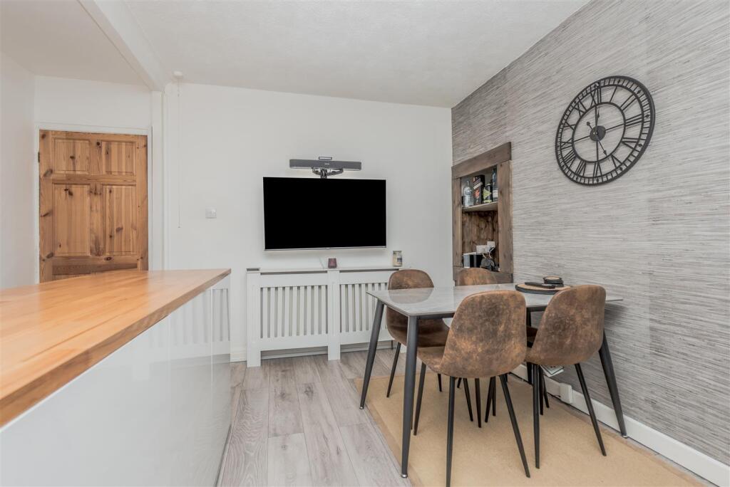 Fitted Dining Kitchen: