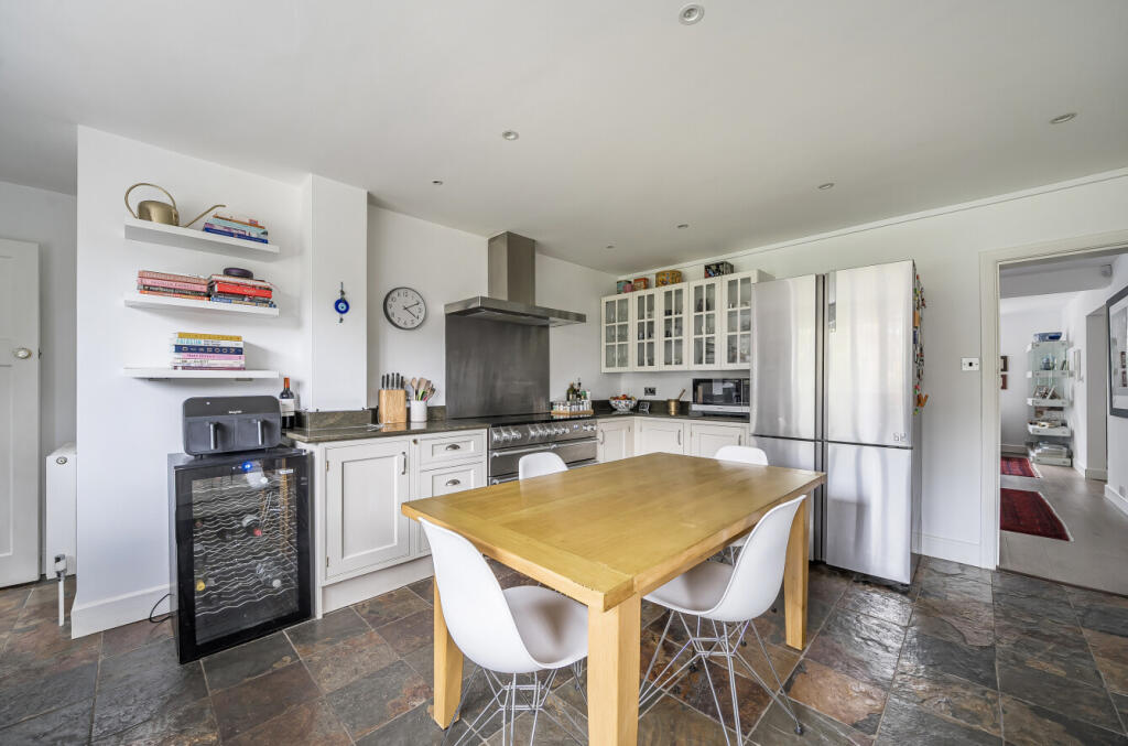 1358091-9-68d2bfe...