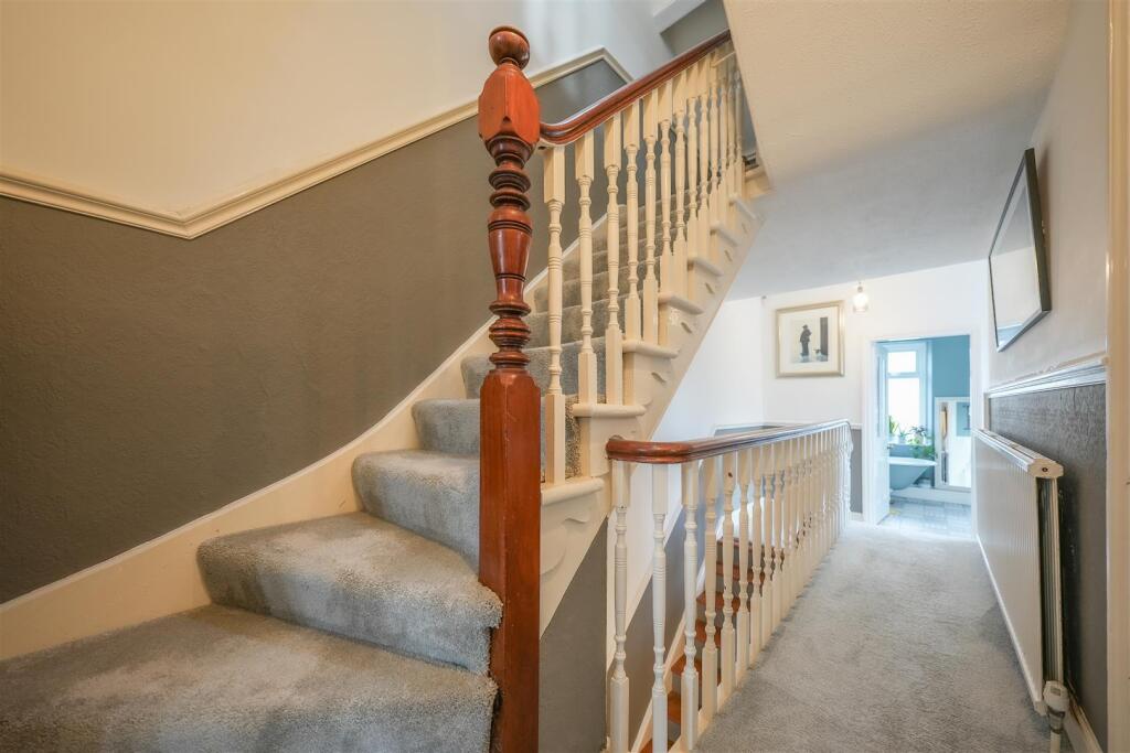 FIRST FLOOR LANDING