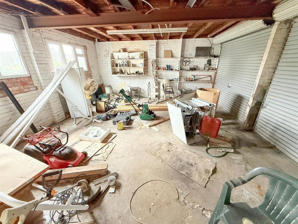 DOUBLE GARAGE