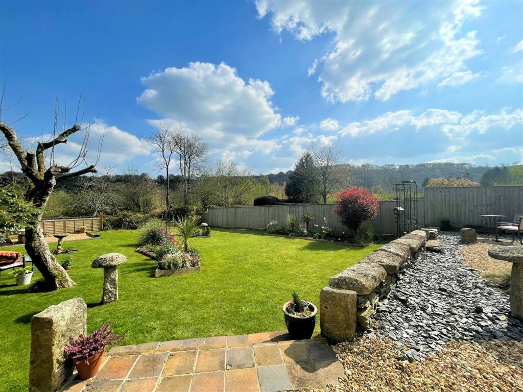 Rear garden 1.jpg