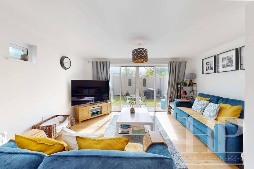 LOUNGE / DINING ROOM