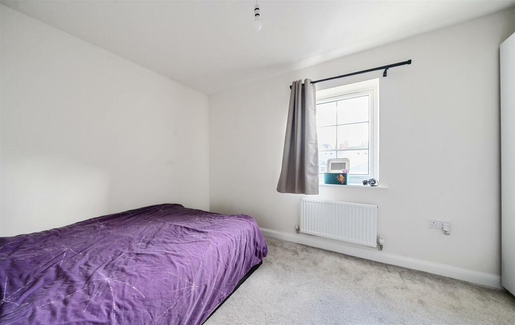 Bedroom 1.jpg