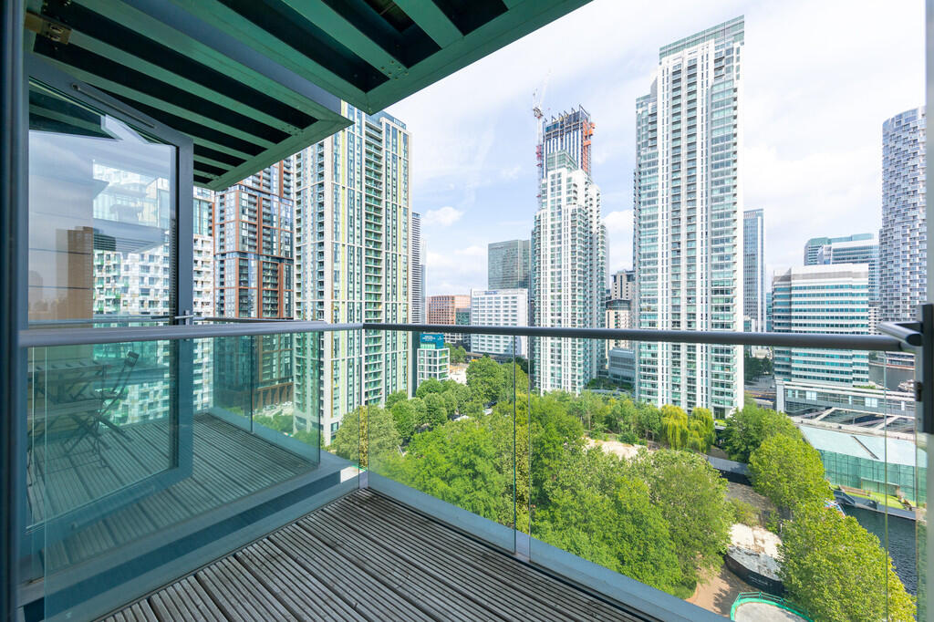 266 AP TWO BALCON...