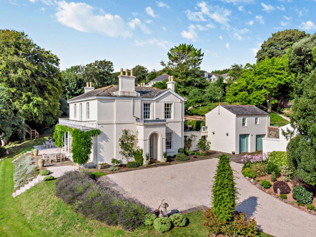 Side Aspect &amp; Garage