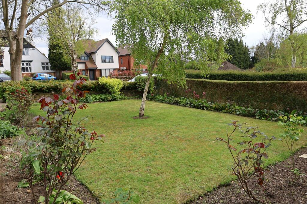 FRONT GARDEN