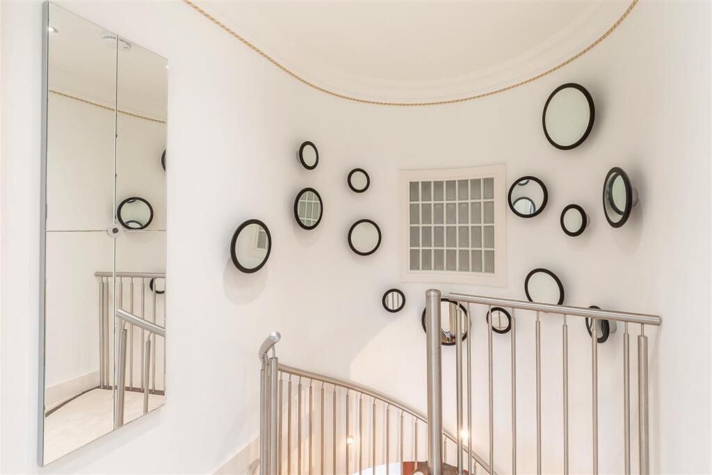 8654181-interior34.jpg