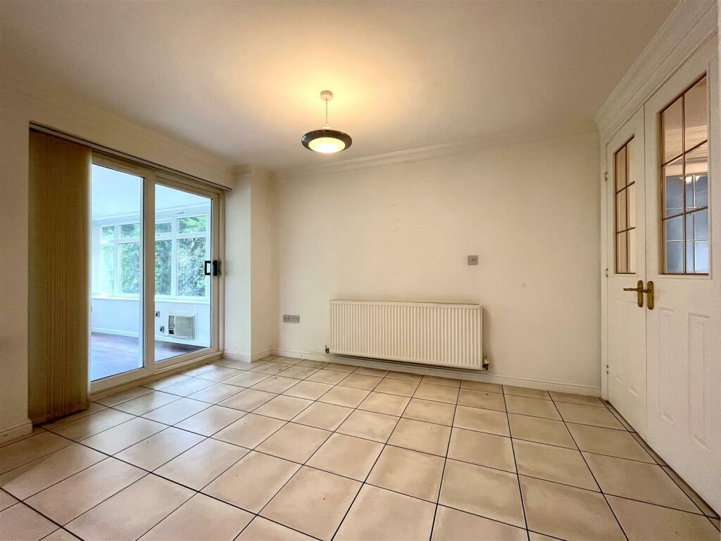 Kitchen Dining Area