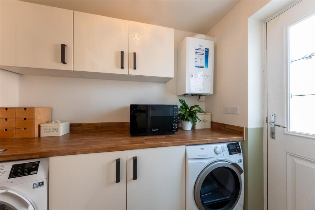 3 Tiverton Way-010.jpg
