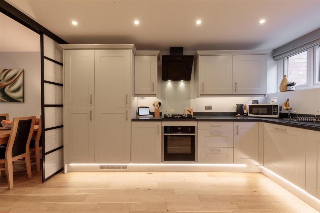 Kitchen B.jpg