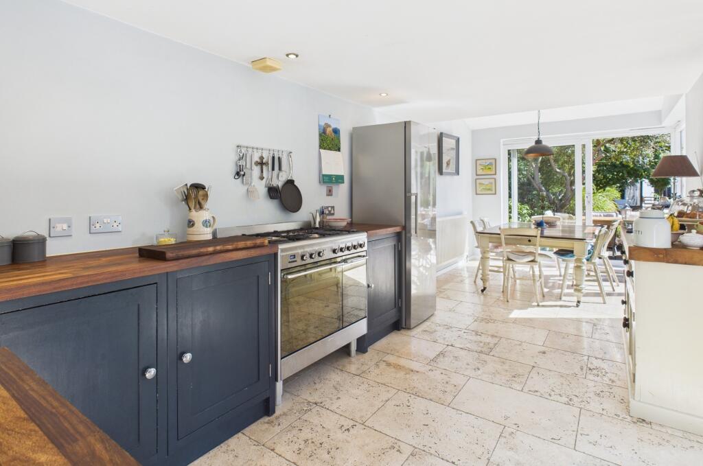 CAM02545G0-PR0475-STILL017