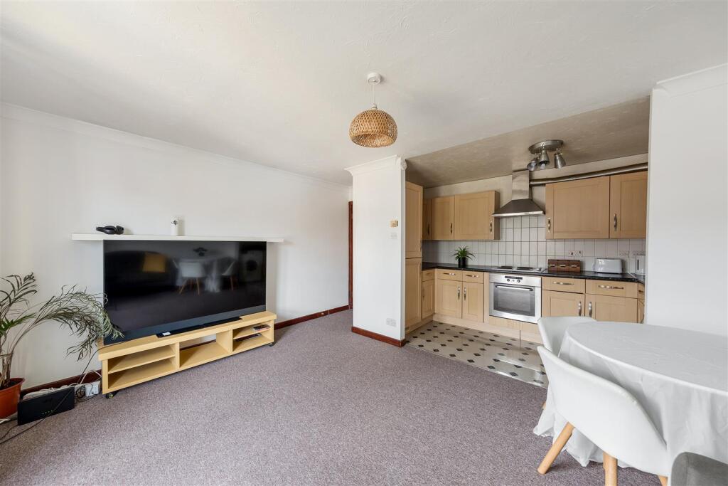 Verbena Close, E16
