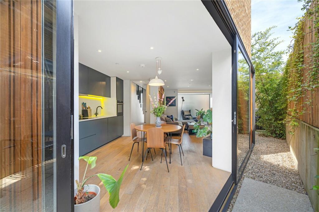 Kitchen/Reception P4
