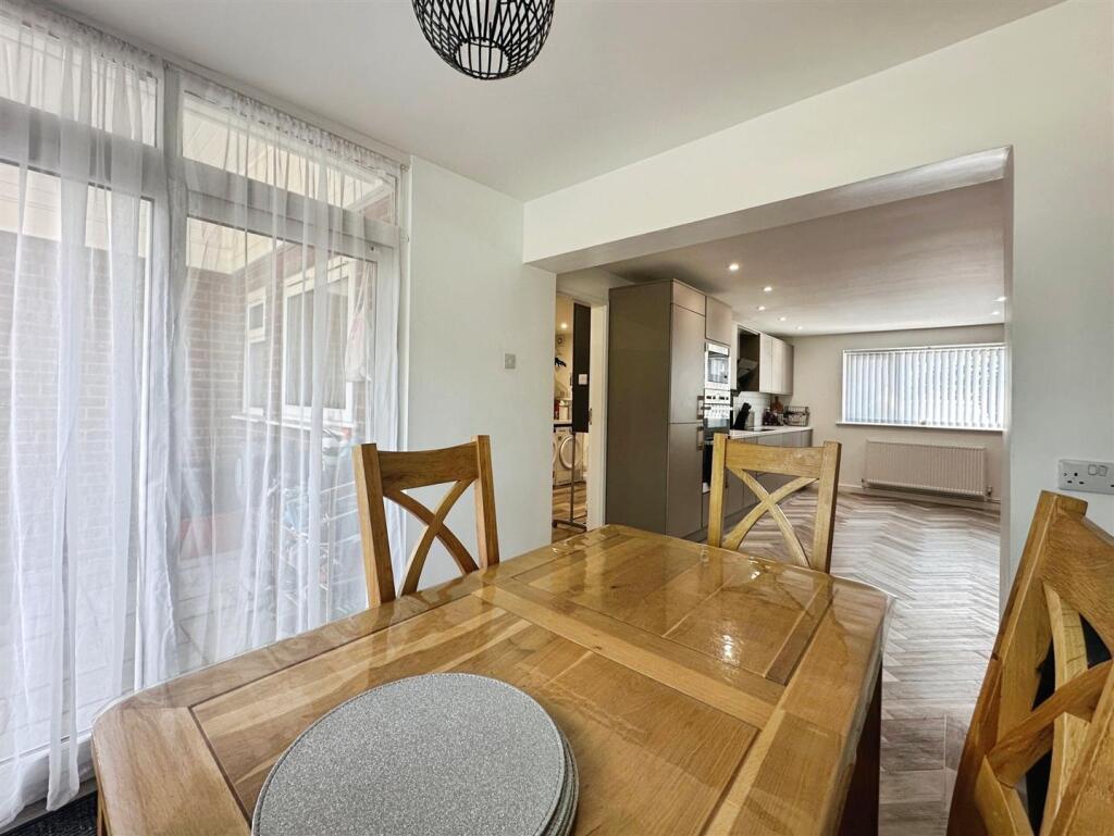 9da9a3b4--4E57-857E-C708C027D83F-97513-00001F0E61C