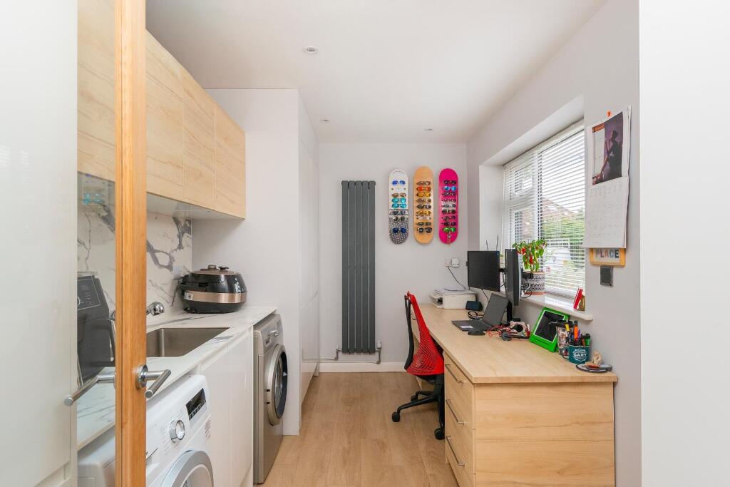 1D0LEIG - Utility Office A.jpg