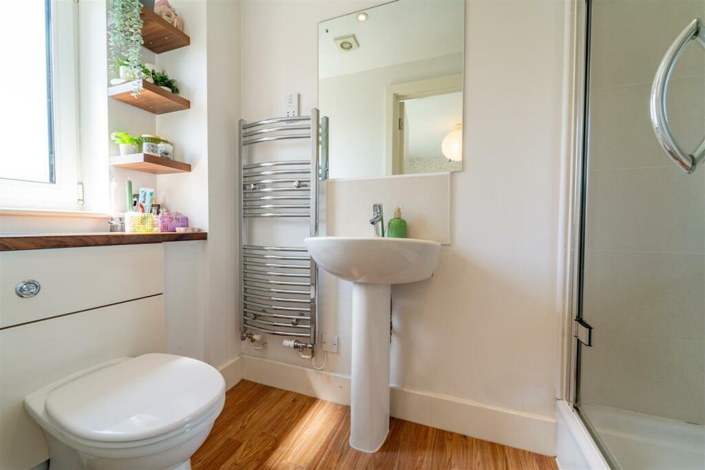 6892_33280884_IMG...