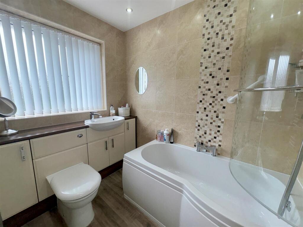 FAMILY BATHROOM