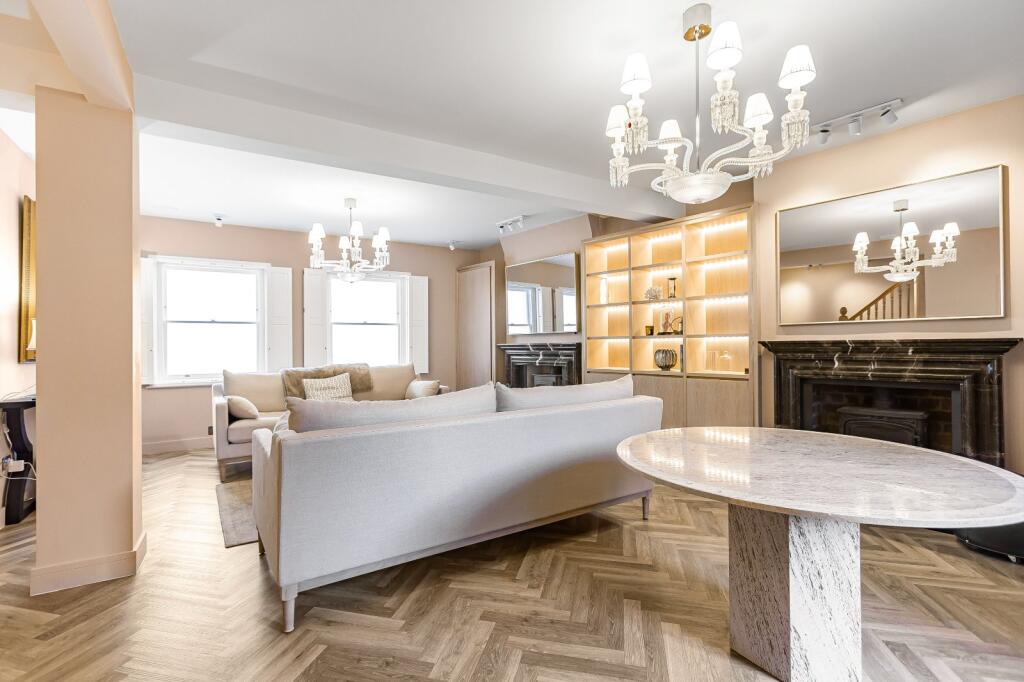 Sitting/ Dining Room