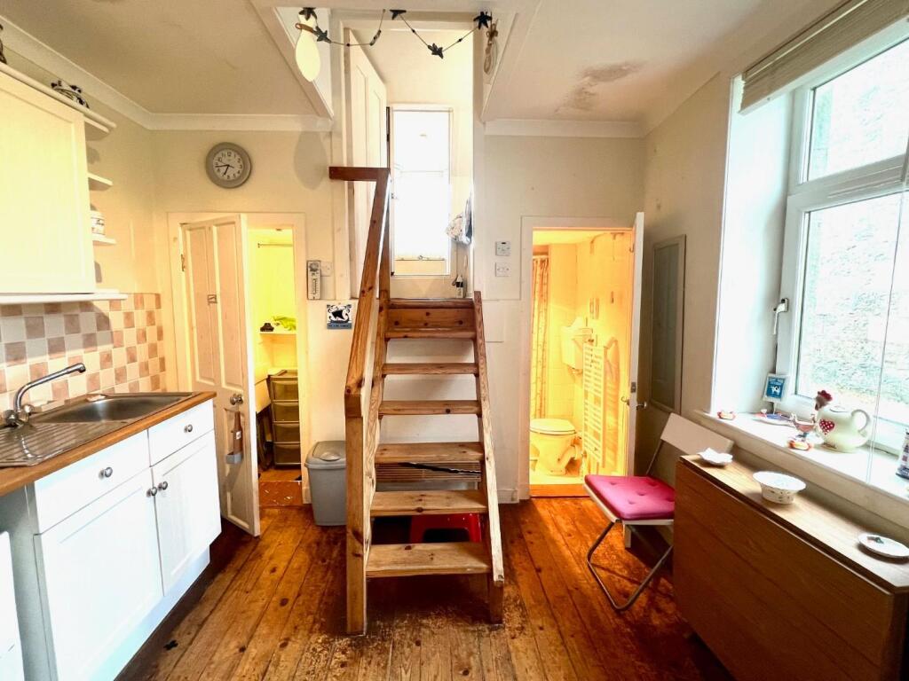 Kitchen / Dining