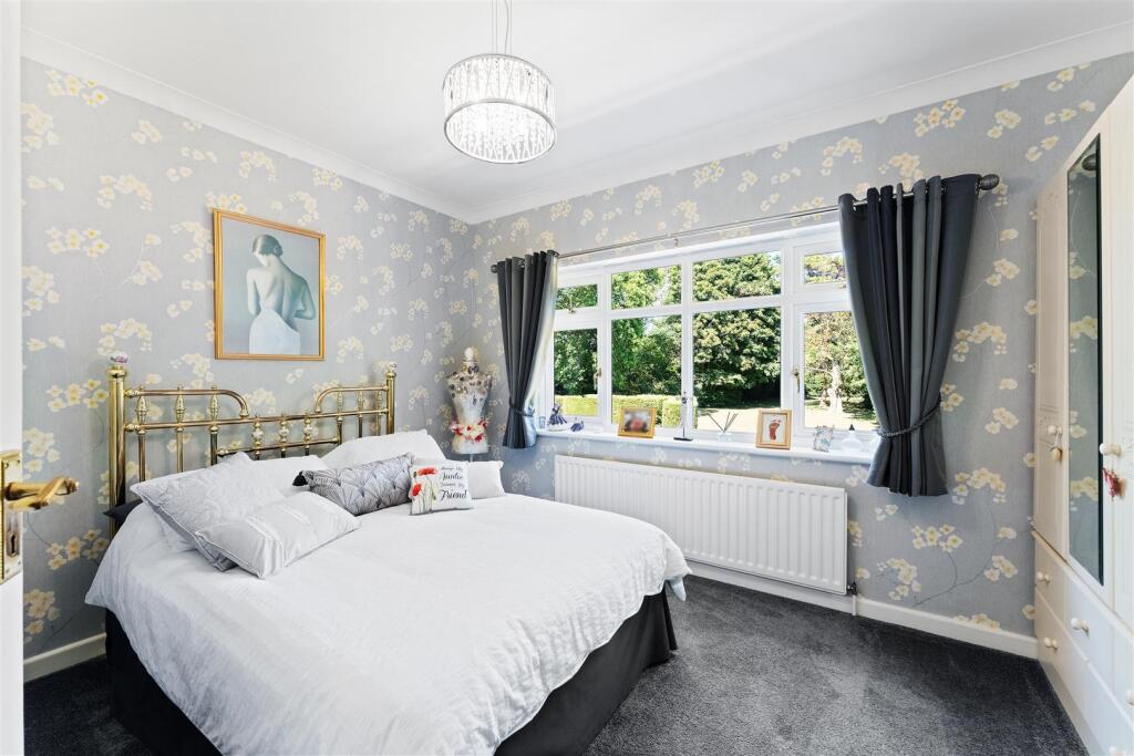 17 - bedroom.jpg