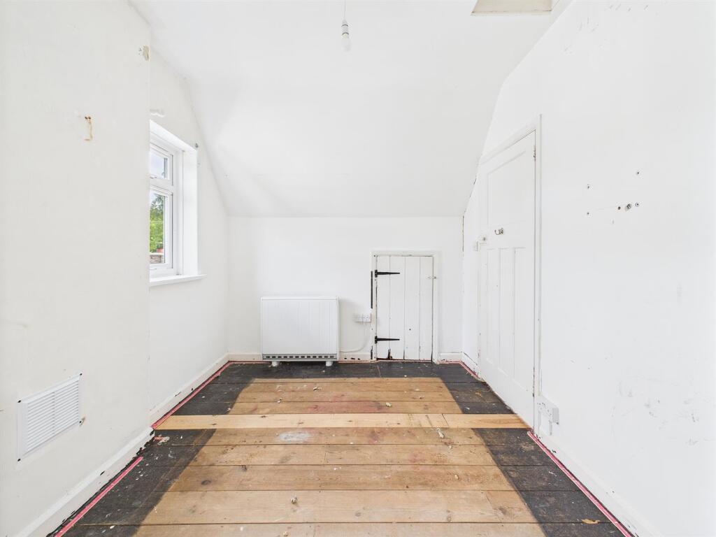 14 - Semi-detached House for Auction, Butcombe.jpg