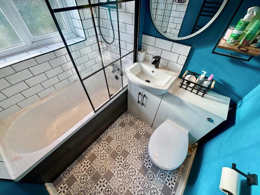 Bathroom / WC: