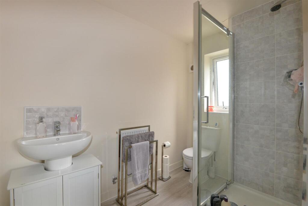 Ensuite 1.jpg