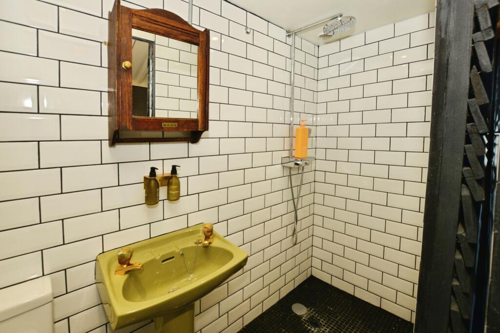 Air B'n'b Shower