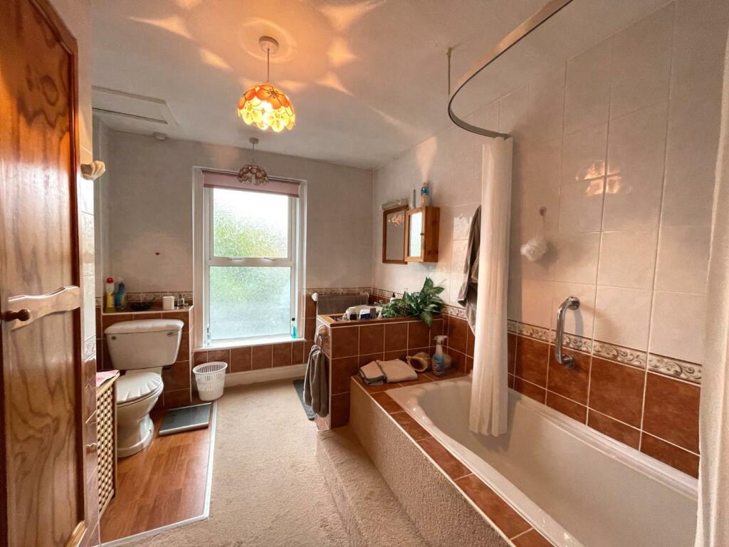 Bathroom.JPG