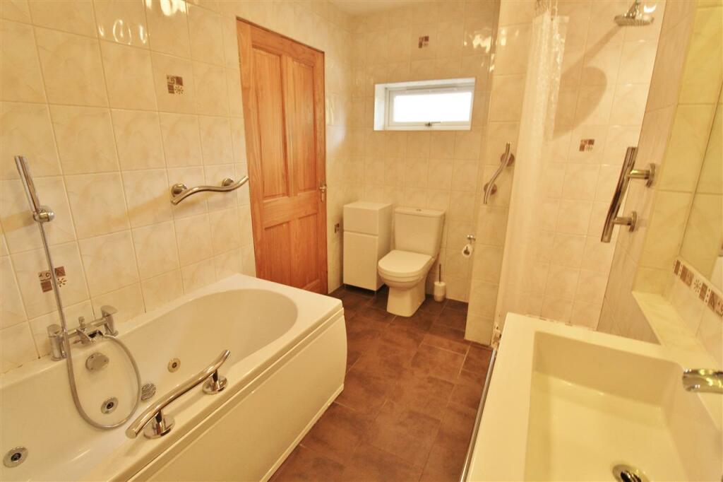 FAMILY BATHROOM