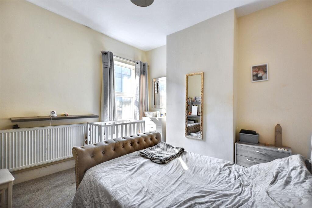 Bedroom 1_1.jpeg