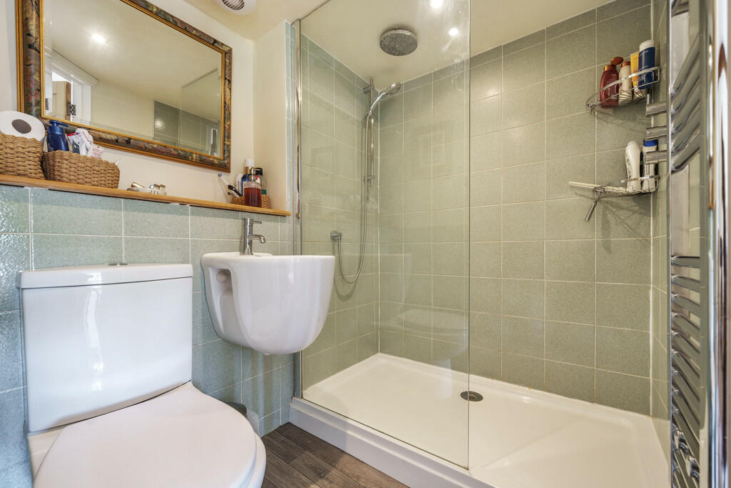En-suite Shower R...