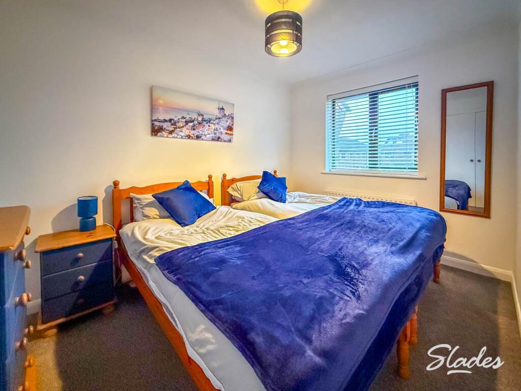 BEDROOM 2