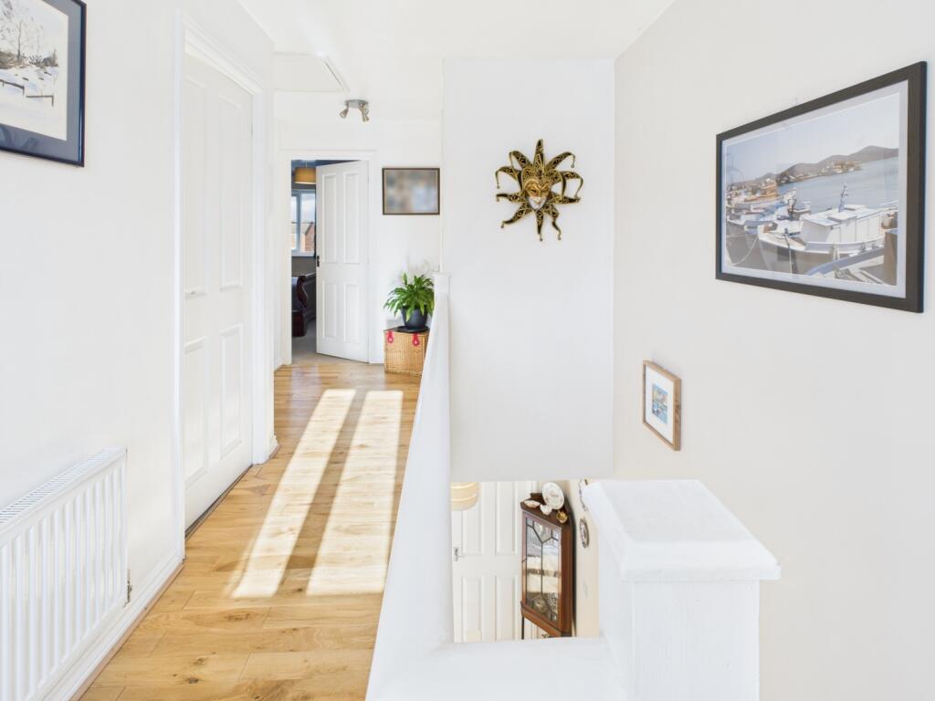 CAM04233G0-PR0036-STILL020