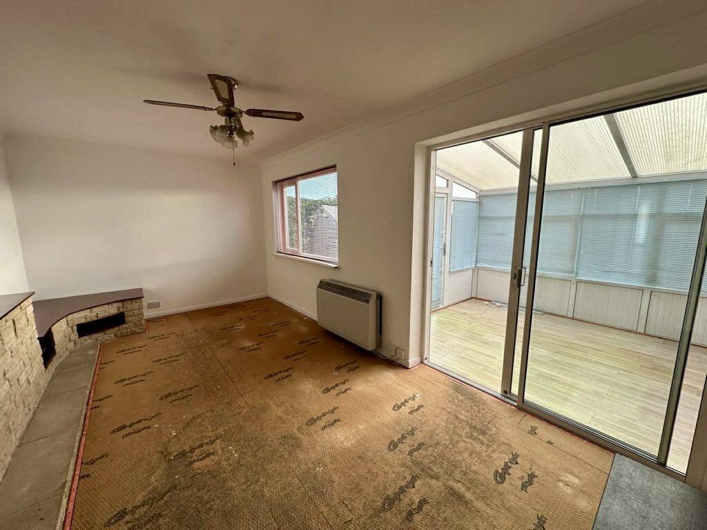 OAKLEY ROAD, SHAW, NEWBURY