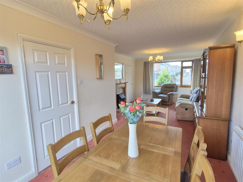 Lounge/Dining Room