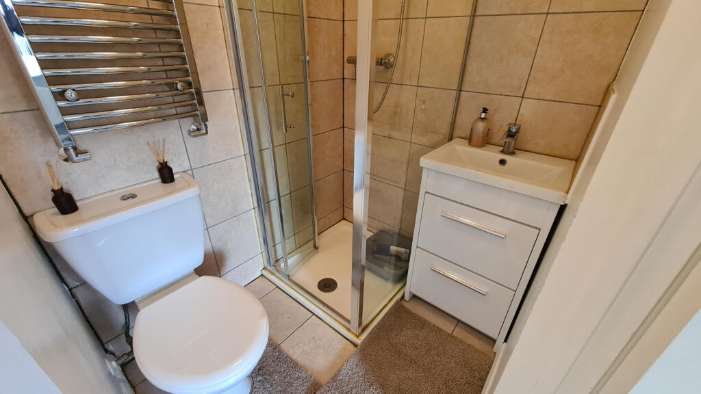 Downstairs Shower WC