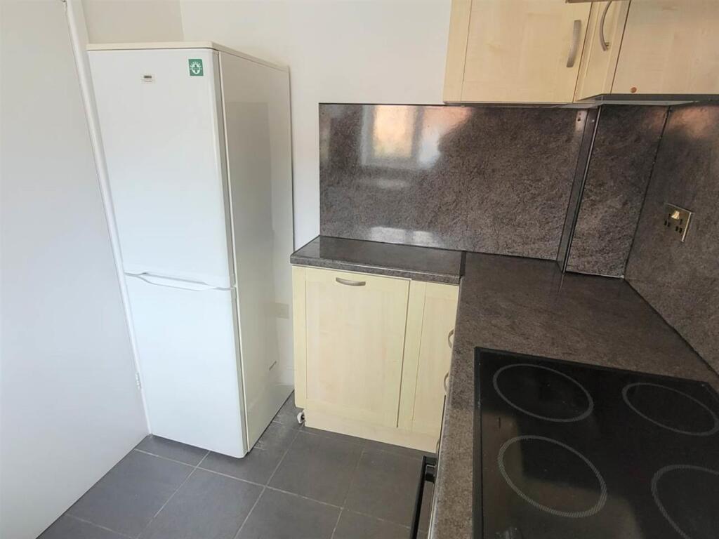 Kitchen (2) (2).jpg
