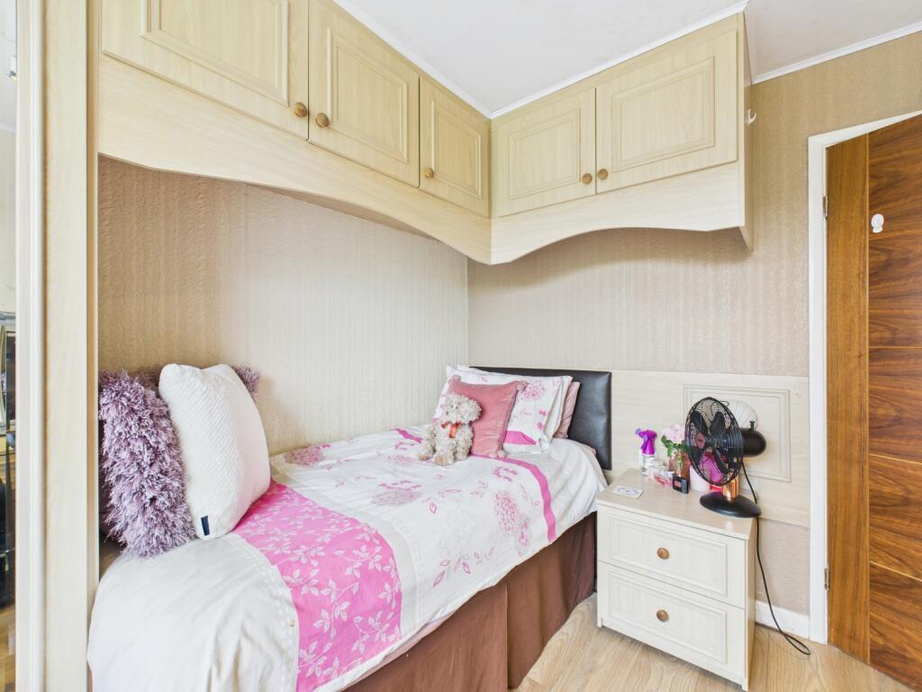 CAM03729G0-PR0020-STILL022