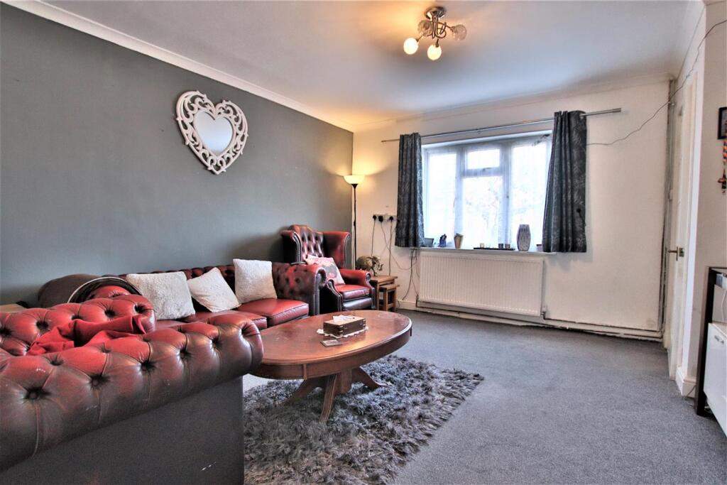 Margaret Road, Priors Park, Tewkesbury - Living Ro